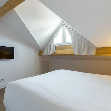 Florella Jean Jaures Apartment